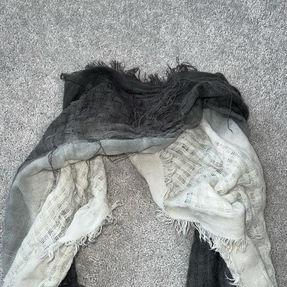 Black & White Ombré Distressed Scarf - Picture 3 of 4